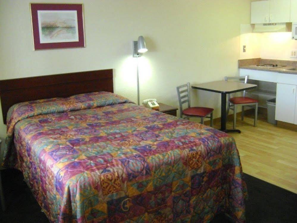 Intown Suites Extended Stay San Antonio Tx - Nacogdoches Road ภายนอก รูปภาพ